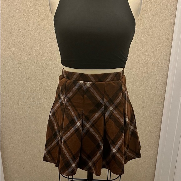 PLUS Size Plaid Mini Skirt - Picture 5 of 5